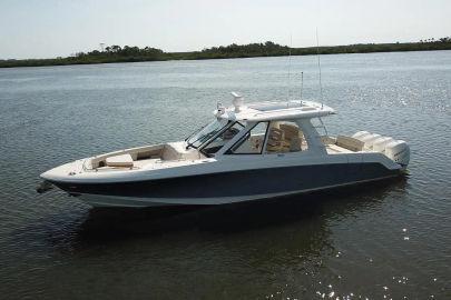 2025 Boston Whaler 380 Realm