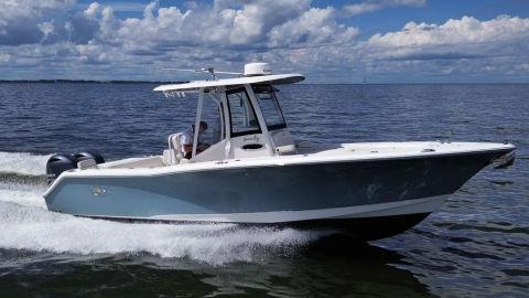 2020 Sea Hunt Gamefish 27 With Coffin Box