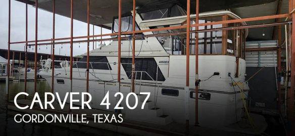 1986 Carver 4207 Aft Cabin