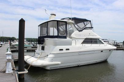 2005 Cruisers Yachts 375 Motoryacht