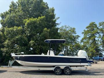 2025 Robalo 246