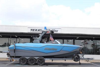 2025 Malibu Boats M242