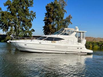 2001 Cruisers Yachts 4450 Express Motoryacht