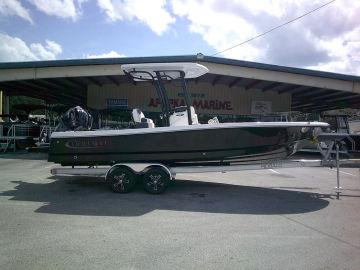 2023 Robalo 246 Cayman