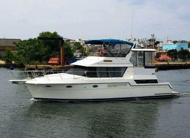 1991 Carver 43 Cockpit Motoryacht