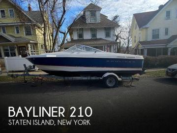 2004 Bayliner 210 Classic Cuddy