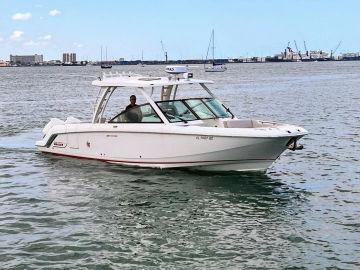 2021 Boston Whaler 320 Vantage