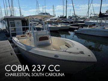 2022 Cobia 237 CC