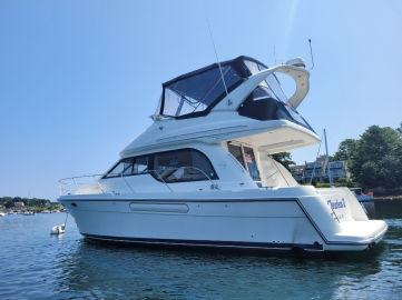 2001 Bayliner 3988 Command Bridge