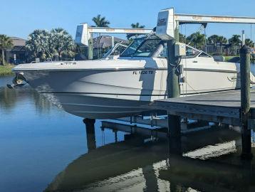 2022 Boston Whaler 240 Vantage