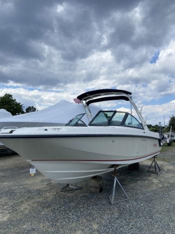 2014 Boston Whaler 230 Vantage