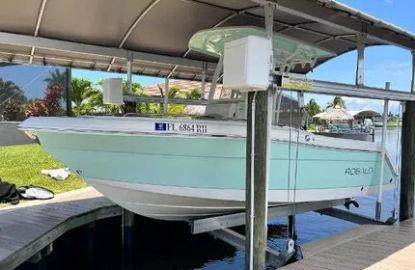 2016 ROBALO R222 Center Console 