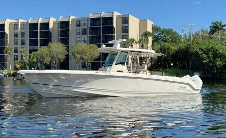 2022 Boston Whaler 330 Outrage