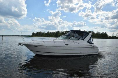 2004 Cruisers Yachts 320 Express