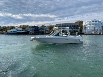 2018 Boston Whaler 230 Vantage