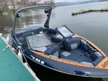 2021 Malibu Boats 20 VTX