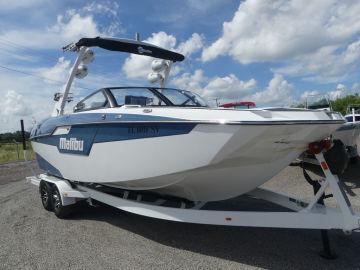 2021 Malibu Boats M240