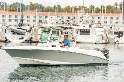 2016 Boston Whaler 250 Outrage