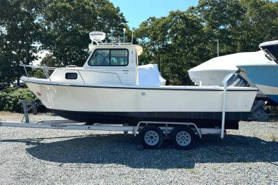 2002 Parker 2320 Sport Cabin