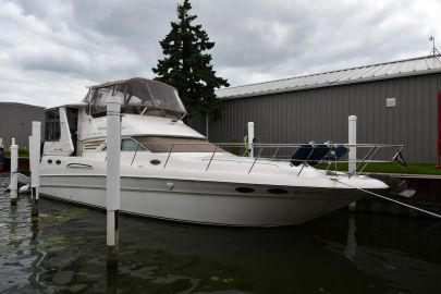 1999 Sea Ray 420 Aft Cabin