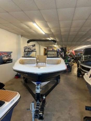 2024 Bayliner VR5 Bowrider