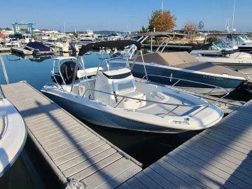 2016 Boston Whaler 210 Dauntless