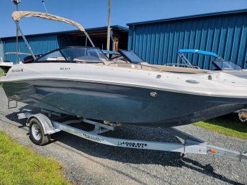 2024 Hurricane SunDeck 217 OB