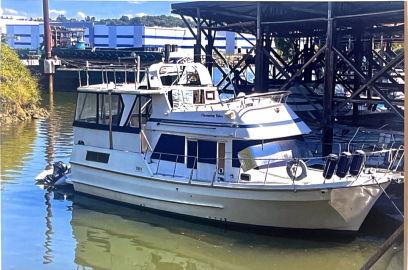 1985 CHB Seamaster Sundeck