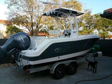 2017 Robalo R222 Center Console