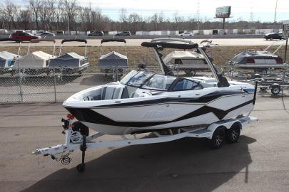 2024 MALIBU BOATS 22LSV