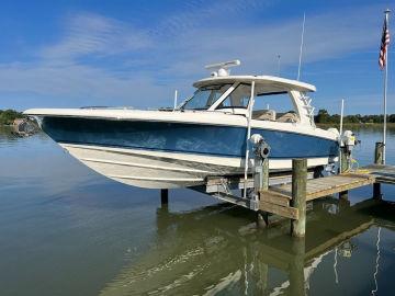 2022 Boston Whaler 350 Realm