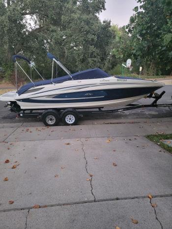 2011 Sea Ray 240 Sundeck