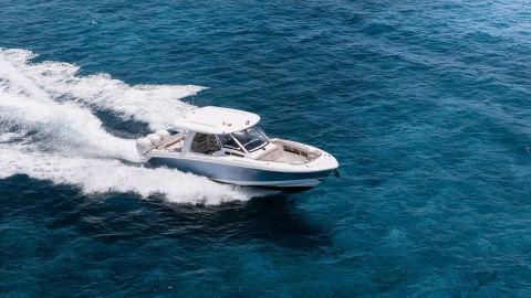 2019 Boston Whaler 350 Realm