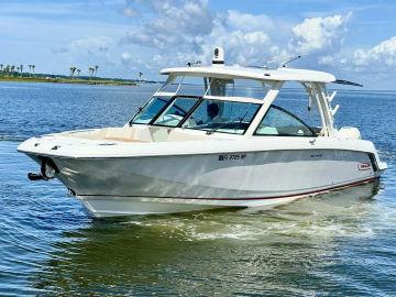 2018 Boston Whaler 320 Vantage